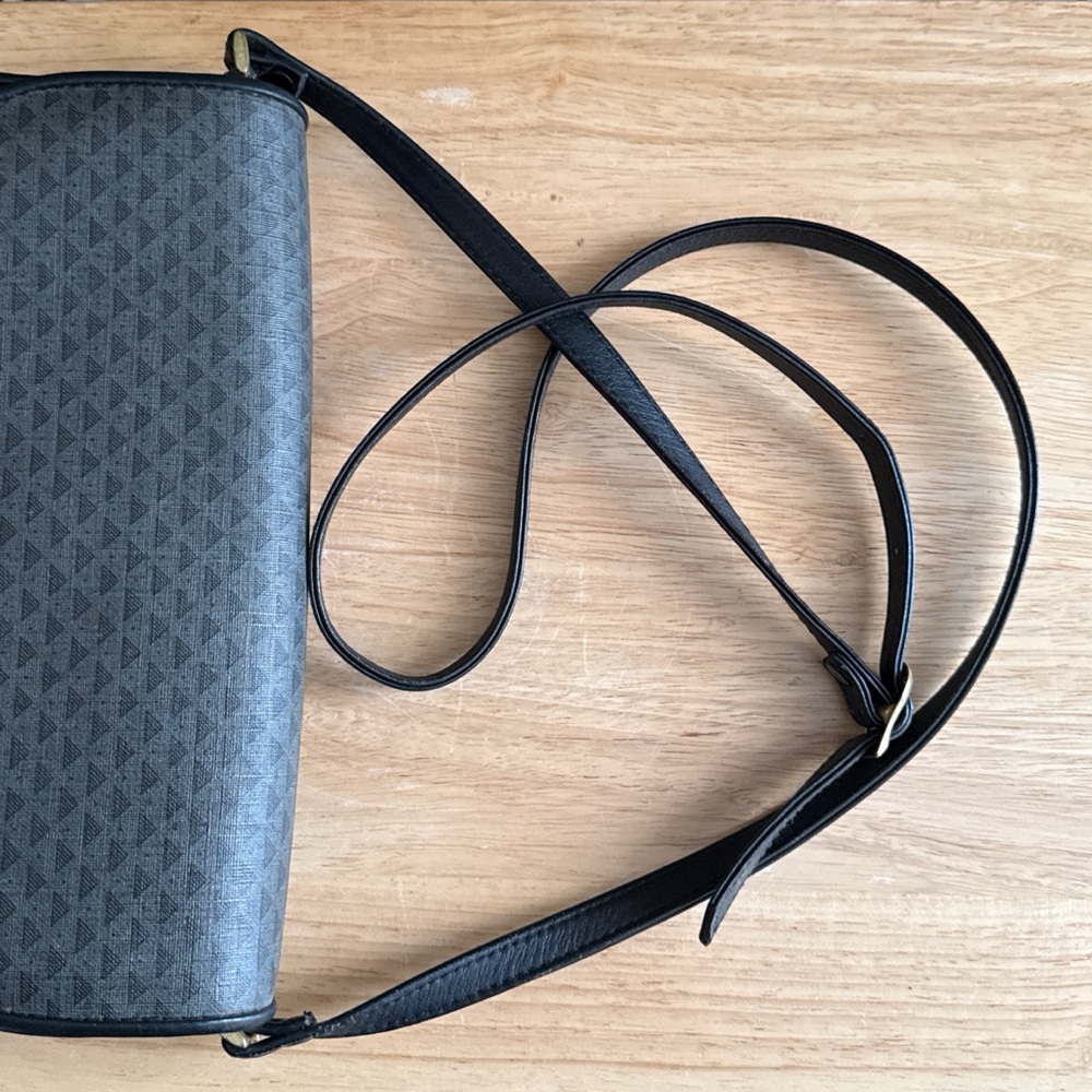 Vintage 1980s Liz Claiborne Gray Black Geometric Leather Trim Envelope Crossbody - Picture 14 of 16